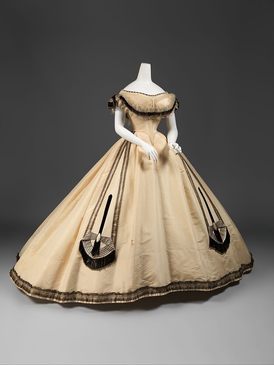 Бальное платье от знаменитого кутюрье Эмиля Пинга, 1864 год.