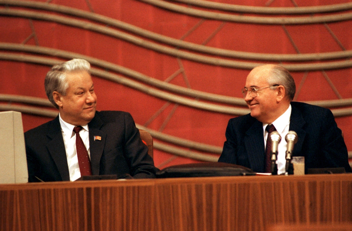 Борис Ельцин и Михаил Горбачёв, соответственно