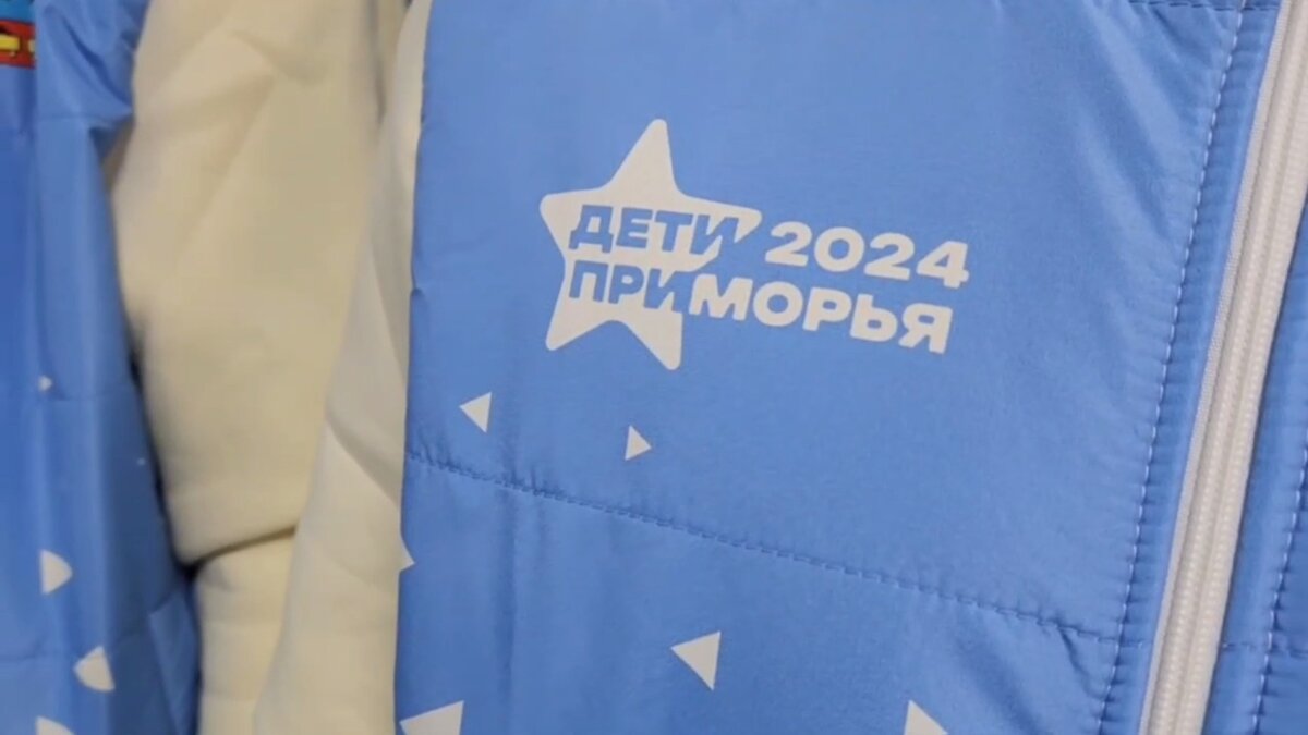     Вячеслав Квон пообщался с ребятами из сборной Артема, которая будет участвовать в международных играх «Дети Приморья». Торжественно произнес напутственные слова и выдал форму школьникам.