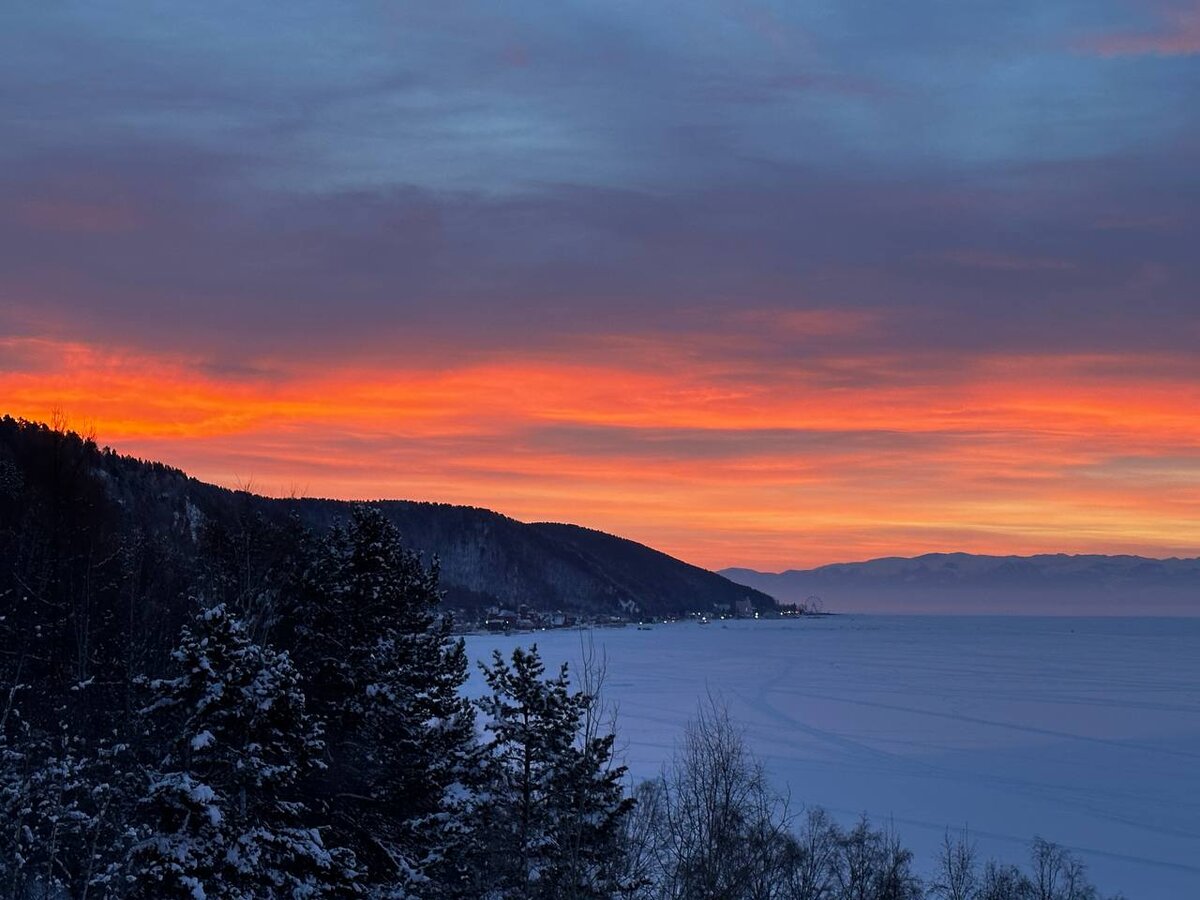 Озеро Байкал. Рассвет. Байкал зимой