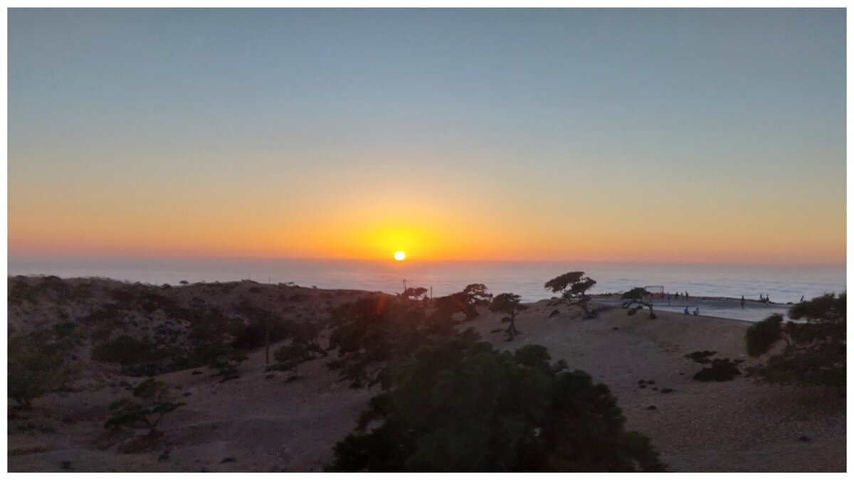 Солнце отправляется спать на мягкую перину 