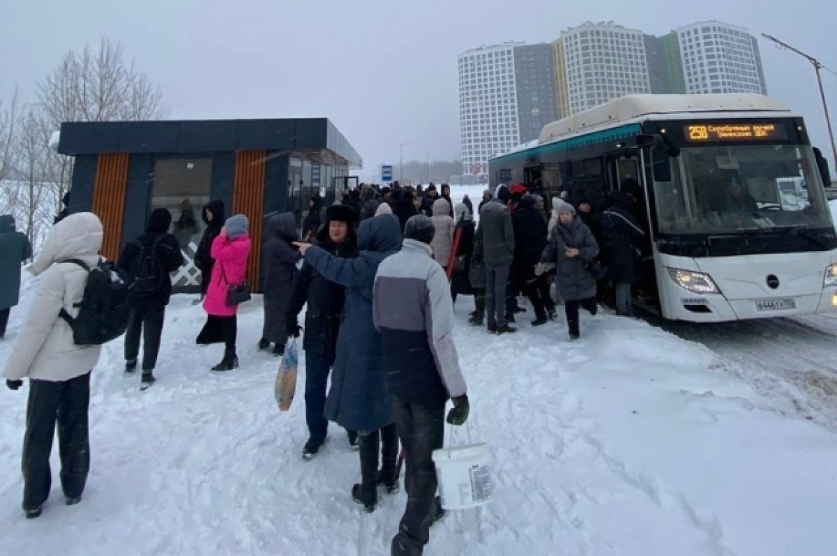    Жители микрорайона Яркий в Уфе жалуются на ежедневную давку в автобусах