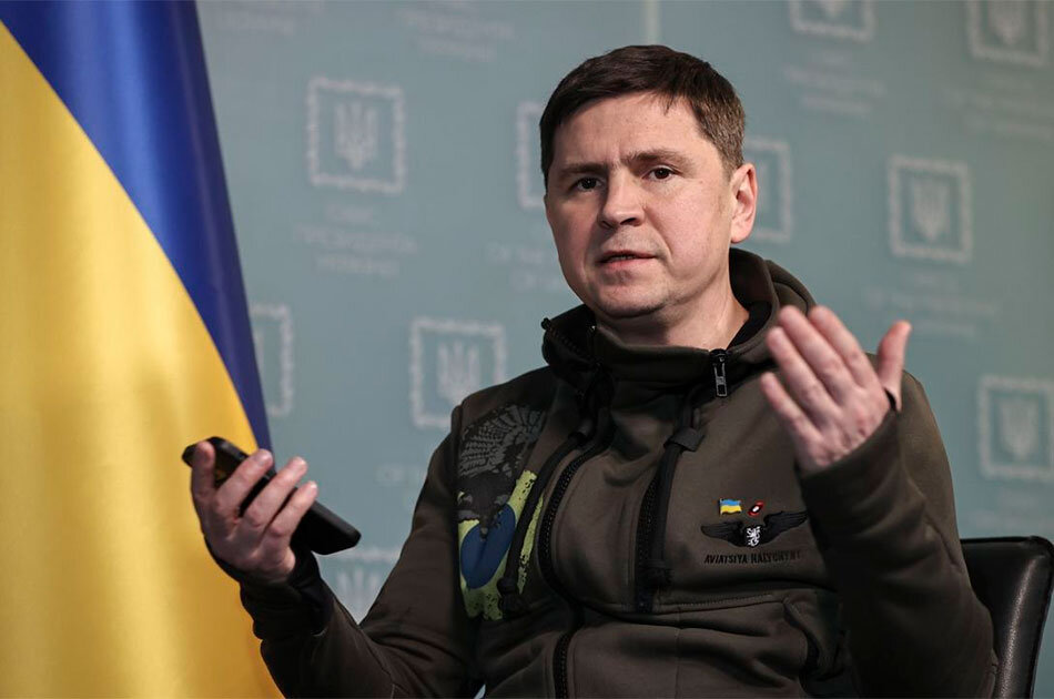 Михаил Подоляк не стал отрицать, что его брат живет в России, вот только работу в ФСБ решительно опровергает. Хотя откуда ему знать, если они не общаются? Или все же общаются?