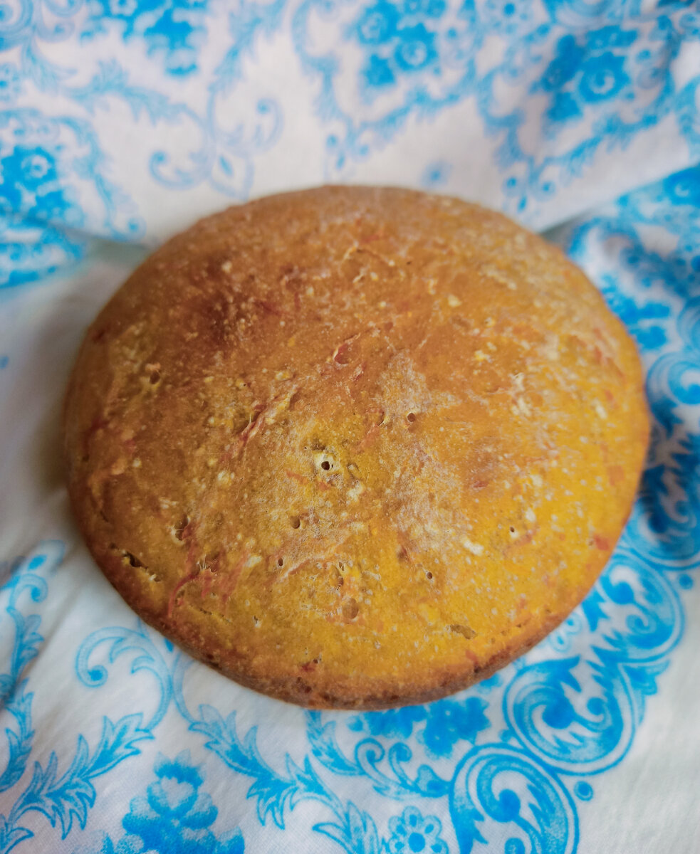 Хлеб с морковью получается очень ярким!