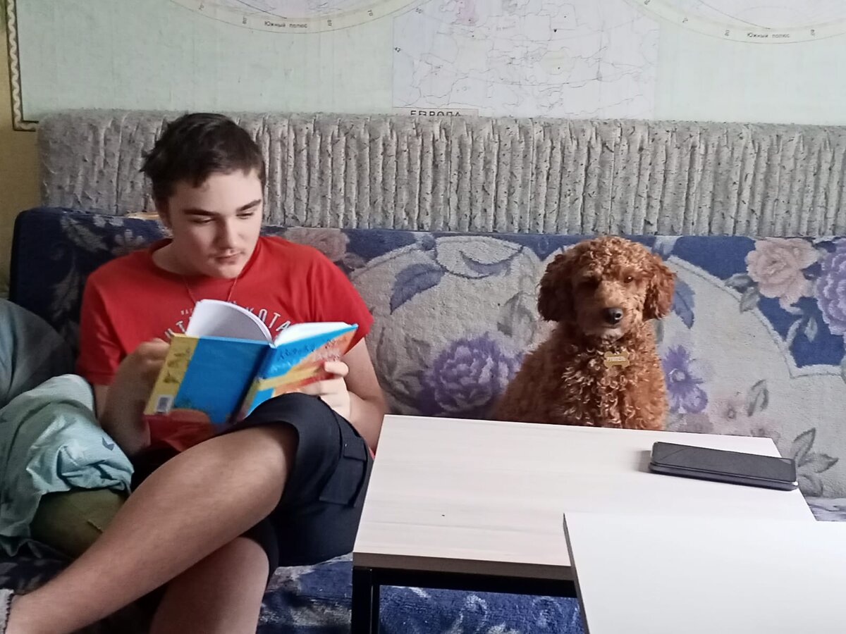 Румпель (добрый кассир): - ЧЁ надо?