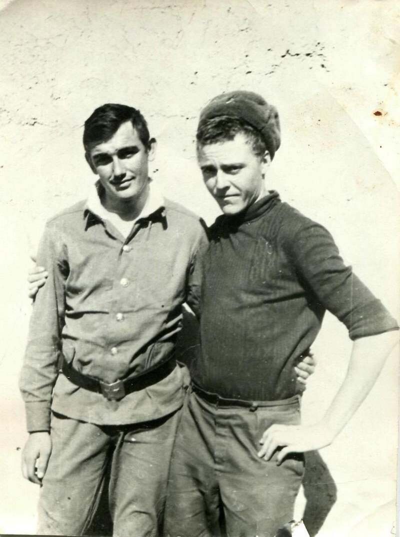 Юность, опалённая войной. Афганец Виктор Иванович Яблонских (слева) с сослуживцем.