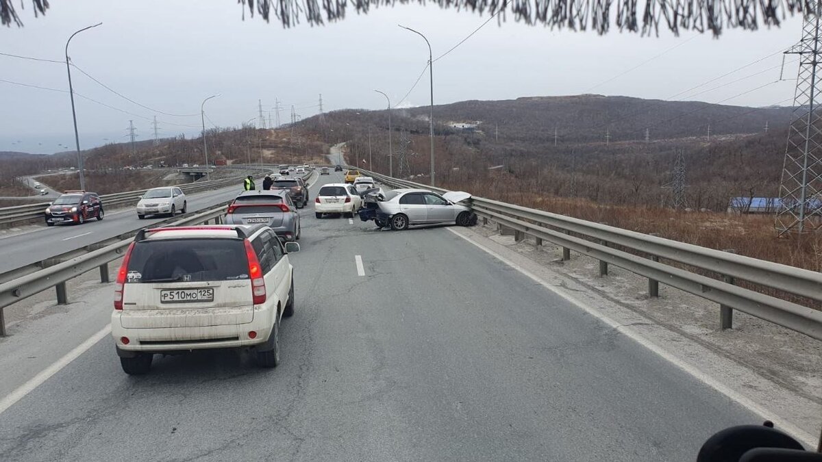     Авария с тремя автомобилями стала причиной пробки на объездной трассе. Выясняются подробности ДТП.