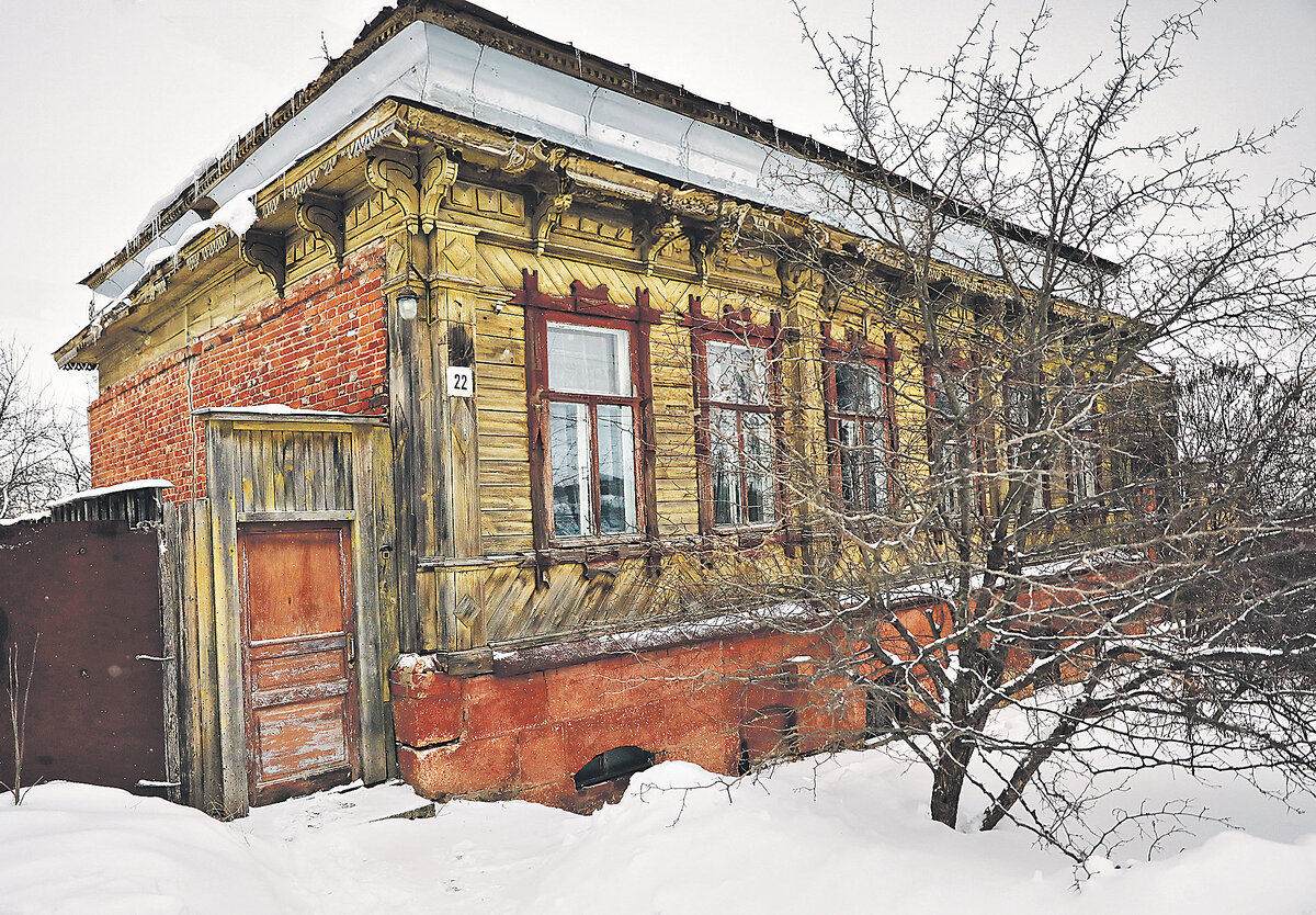 Во время войны дом серьёзно не пострадал. Только разбились окна, когда бомба попала в соседнее здание