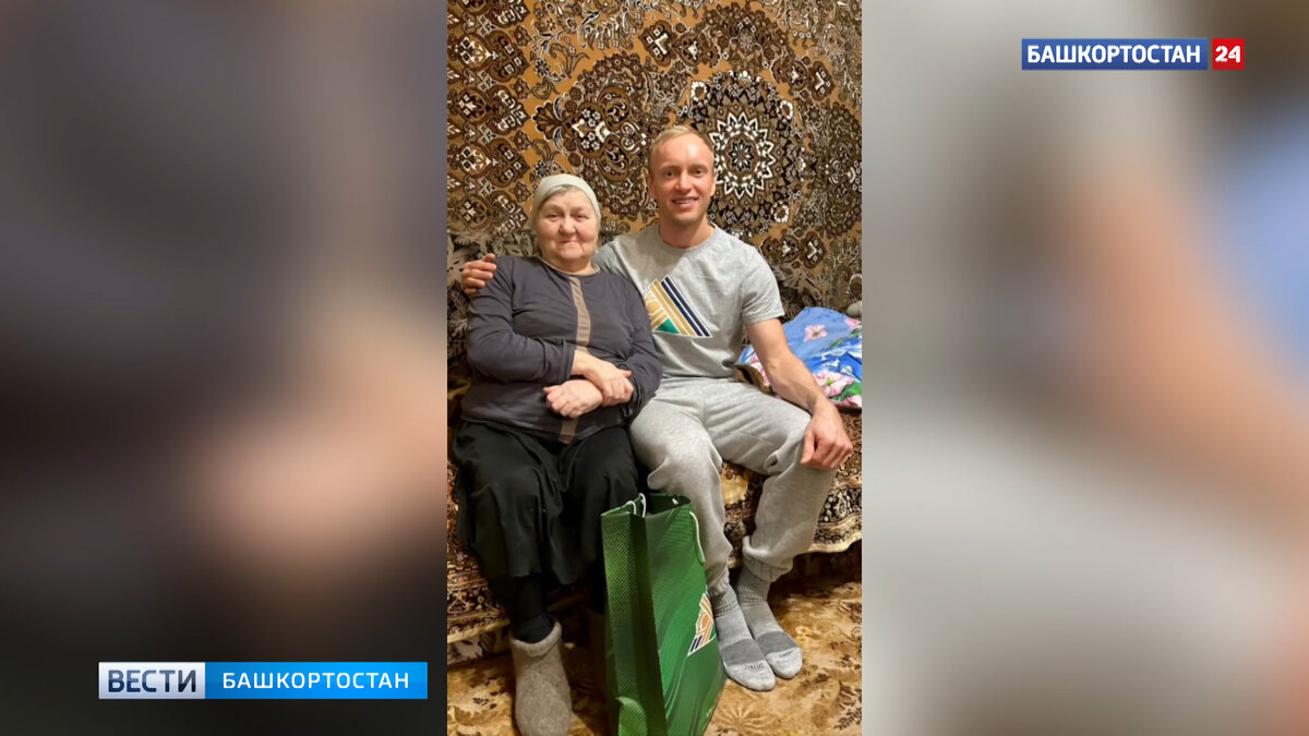    В Уфе капитан ХК "Салават Юлаев" Григорий Панин навестил преданную 78-летнюю болельщицу