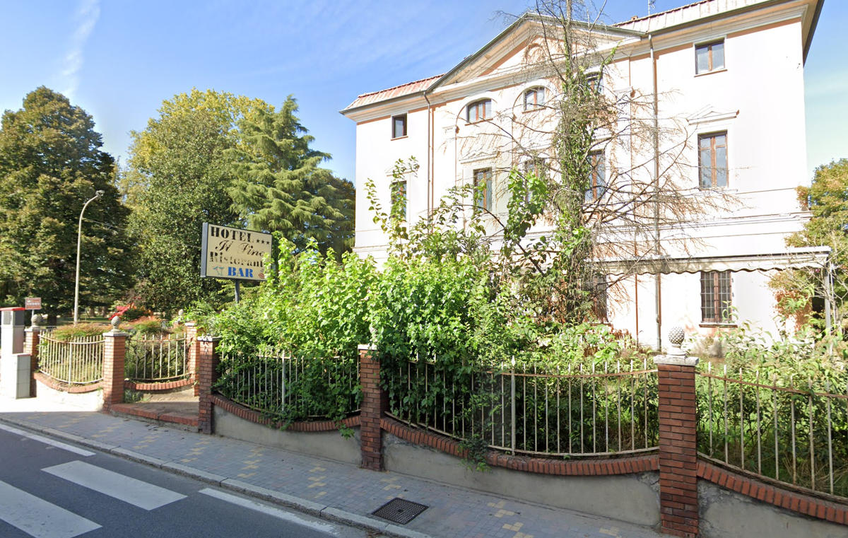 Отель "IL Pino" в городе Гарласко 