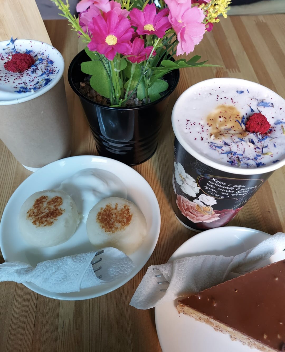 Смородина гранатовый браслет. Гранатовый кофе. Свежевыжатый сок гранат. Гранат. Гранатовый биттер.