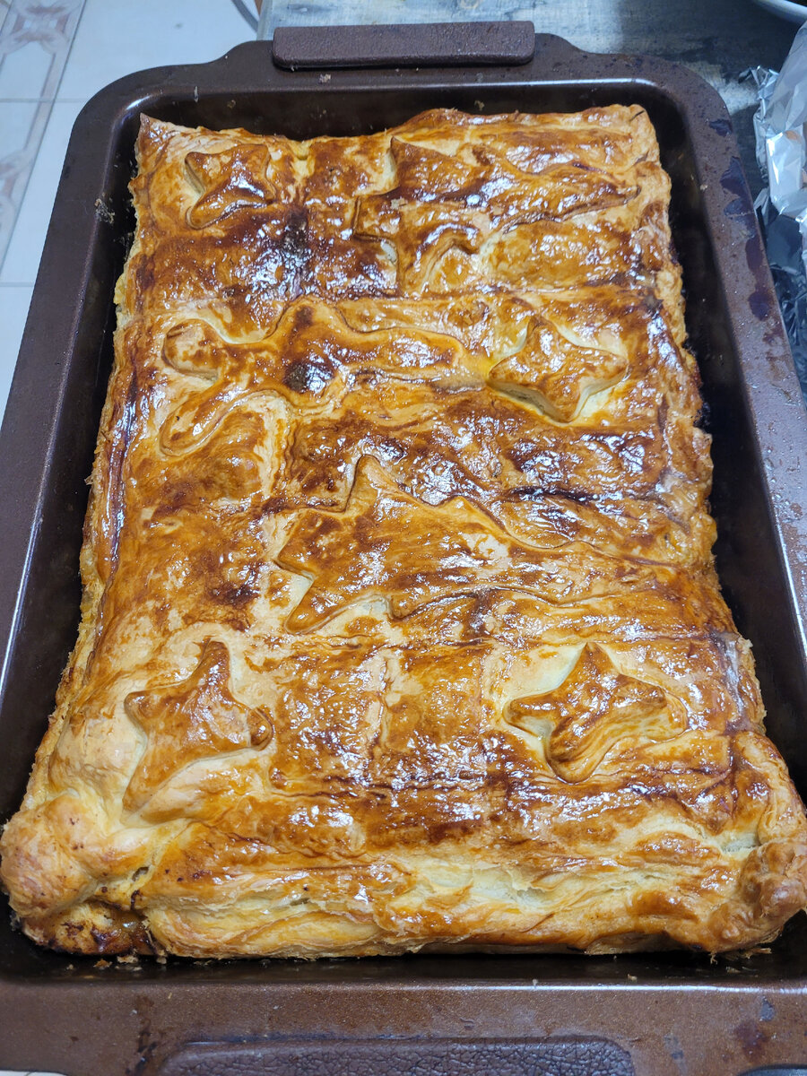 Фото автора.Готовый пирог с картофелем и фаршем.
