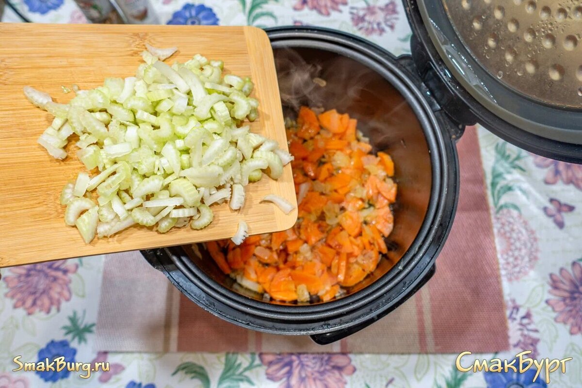 Ароматная тушеная капуста с сельдереем - простой и вкусный рецепт на каждый  день | СмакБург | Дзен