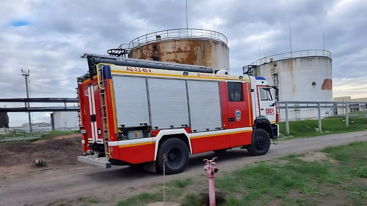     На Губкинскую нефтебазу была совершена атака с украинской стороны. ВСУ отправили к объекту в Белгородской области свой дрон самолетного типа. Беспилотник был сбит. Это вторая попытка нападения ВСУ на российские нефтеперерабатывающие заводы за день и десятая с начала 2024 года.