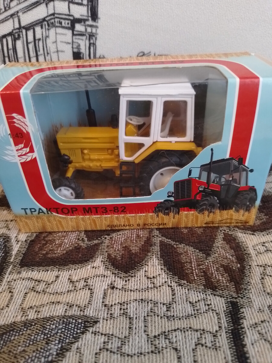 Коробка соответственно, тоже уже поздняя как и сама модель. А вообще, я насчитал четыре вида коробок! И все они разные.