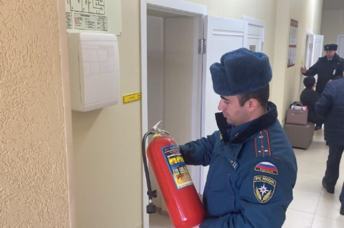    Сотрудники МЧС проверяют пожарную безопасность на избирательных участках