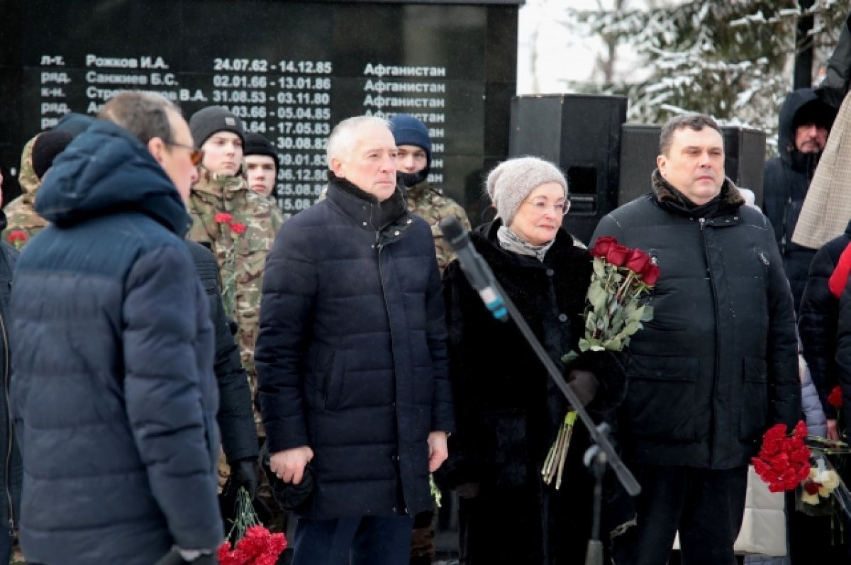    Губернатор Томской области Мазур почтил память воинов-интернационалистов
