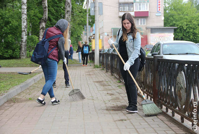    Крупнейшим работодателем в этом году станет Молодежный центр. Подростки, оформленные там, будут трудиться в школах и детсадах, дворцах культуры, библиотеках, парках и скверах.