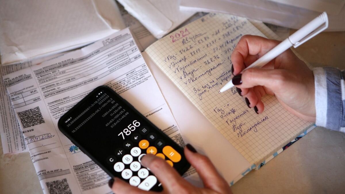     Подсчёт оплаты ЖКУ. Источник: ria.ru Автор фото: Стрингер