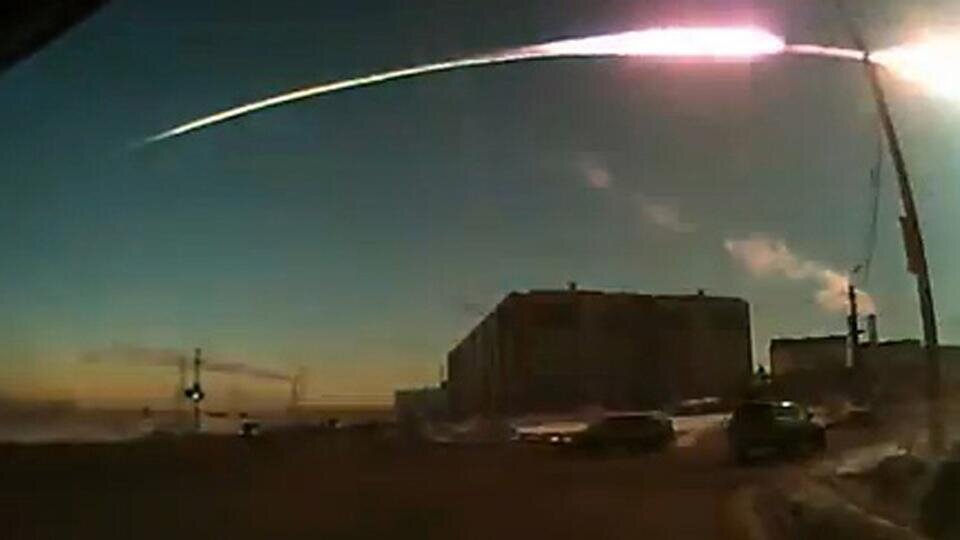   Взорвавшийся 15 февраля 2013 года в атмосфере над Южным Уралом "пришелец" оказался самым заметным после Тунгусского метеорита.-2