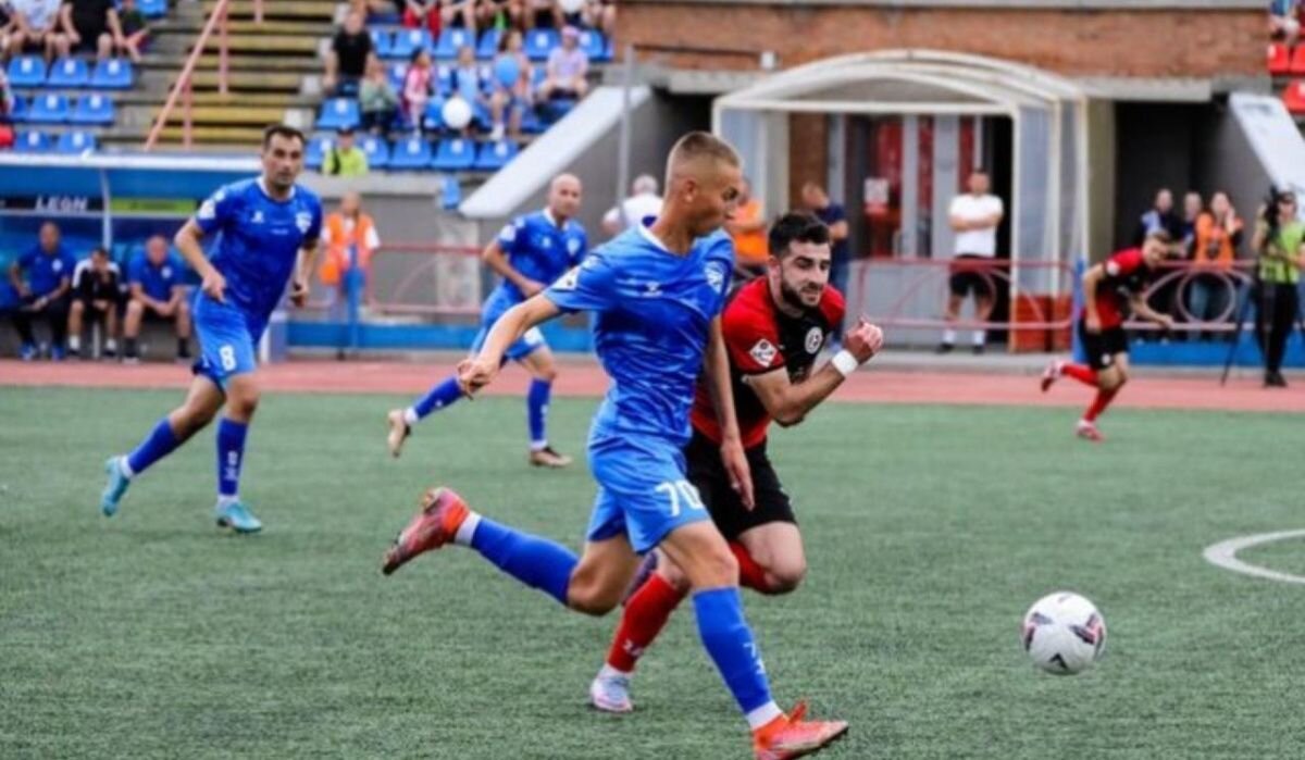     Футболисты. Источник: nsk.aif.ru Автор фото: Пресс-служба ФК "Новосибирск"