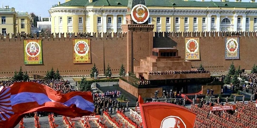 Праздник в СССР: История и Значение Праздников в Союзе