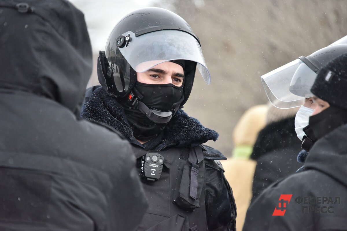 Сотрудники УФСБ России по Челябинской области пресекли деятельность ОПГ.  Фото: Фото: ФедералПресс / Полина Зиновьева