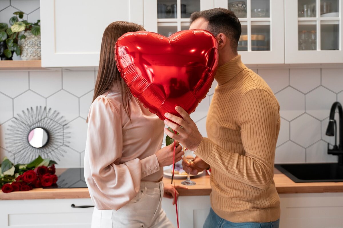 Изображение от <a href="https://ru.freepik.com/free-photo/valentines-day-celebration_20933700.htm#query=%D0%B4%D0%B5%D0%BD%D1%8C%20%D1%81%D0%B2%D1%8F%D1%82%D0%BE%D0%B3%D0%BE%20%D0%B2%D0%B0%D0%BB%D0%B5%D0%BD%D1%82%D0%B8%D0%BD%D0%B0&position=4&from_view=search&track=ais&uuid=c03be735-edda-461c-8d3a-9724605aeb6f">Freepik</a>