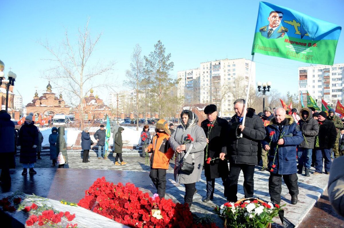 📷    В Оренбурге почтили память бойцов погибших в афганской войне Марина Шарт