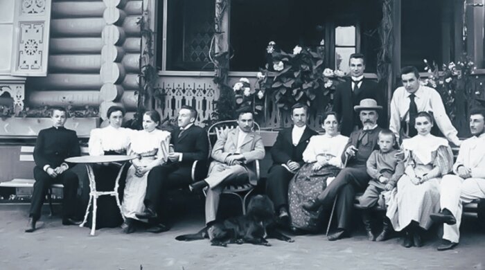  Семья Абрикосовых. / Фото: www.najti-po-photo.ru