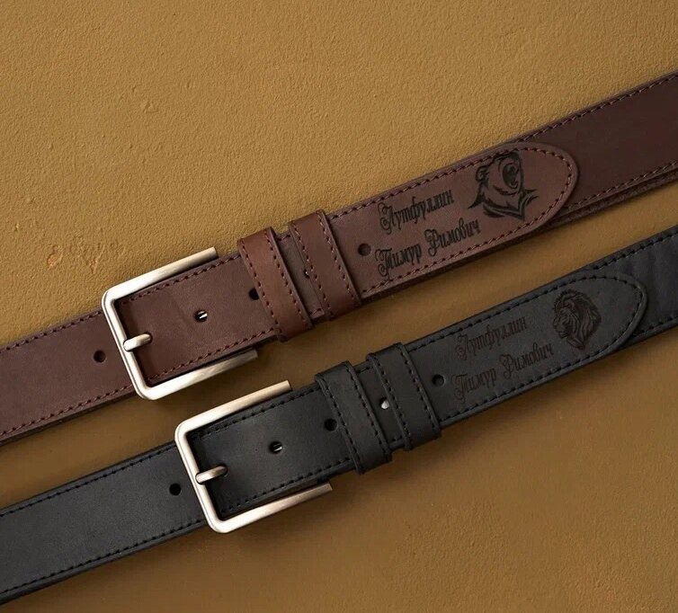 В мастерской Rimov изготавливаются ремни в универсальном черном и коричневом цветах.