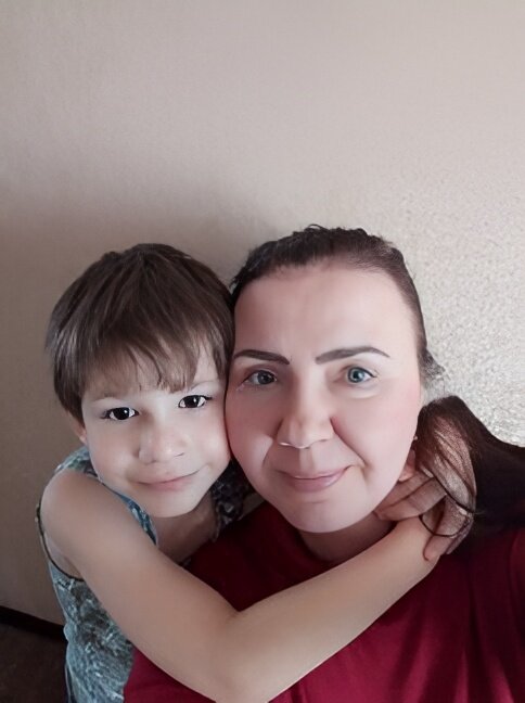 Это я и внучек. Из архива. Вчера в суете, в шуме, в хлопотах, в тесноте я даже забыла сделать фото. 