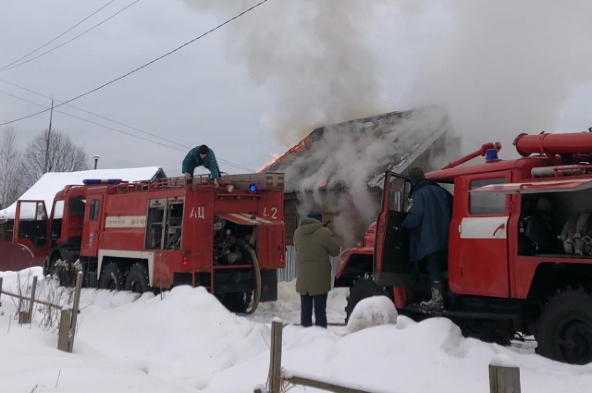    В Тверской области загорелся деревянный дом, где проживает ребёнок-инвалид