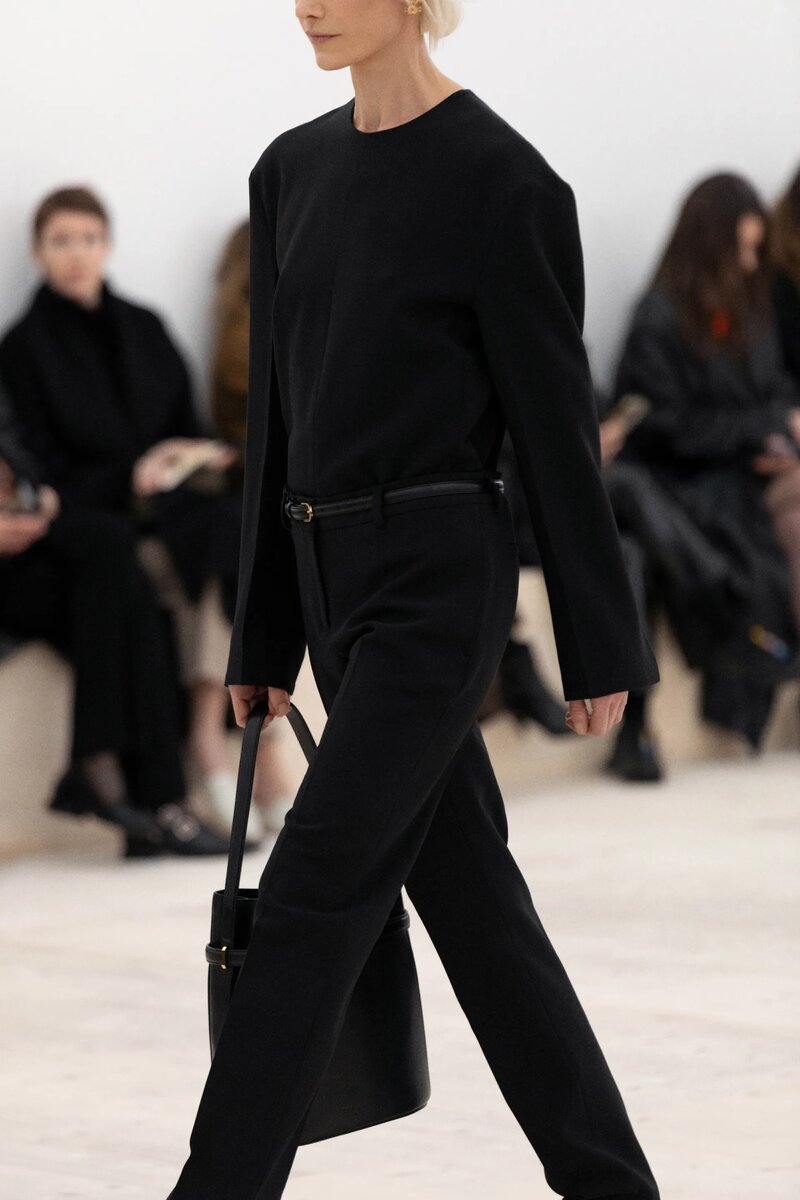 Ванная 2023. Гостиница в стиле минимализм. Стиль минимализм в интерьере. Минимализм 2024. Спальня в гостиничном стиле.