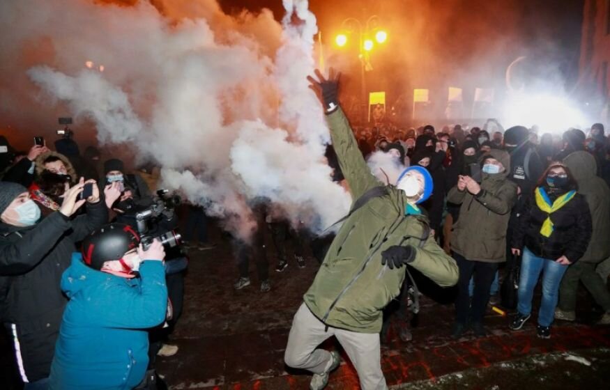    Украину раздирают протесты против Зеленского