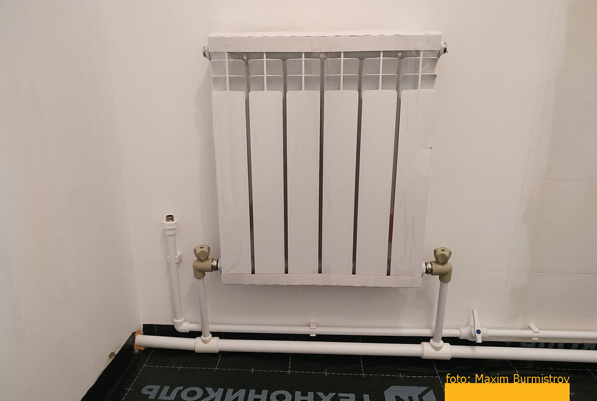 Смонтированной «ленинградки» на первом этаже обязано было хватить и на отопление второго этажа.