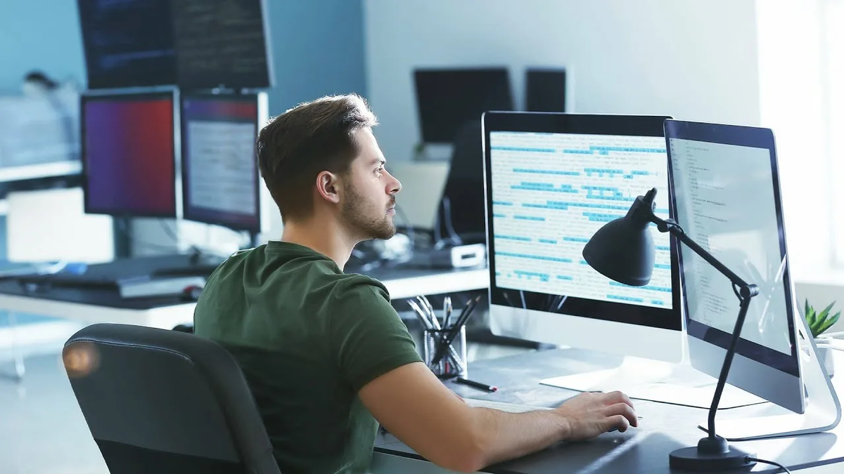 Разный контент. Девушка копирайтер. Контент картинка. Профессия копирайтер. Маркетинг в социальных сетях.