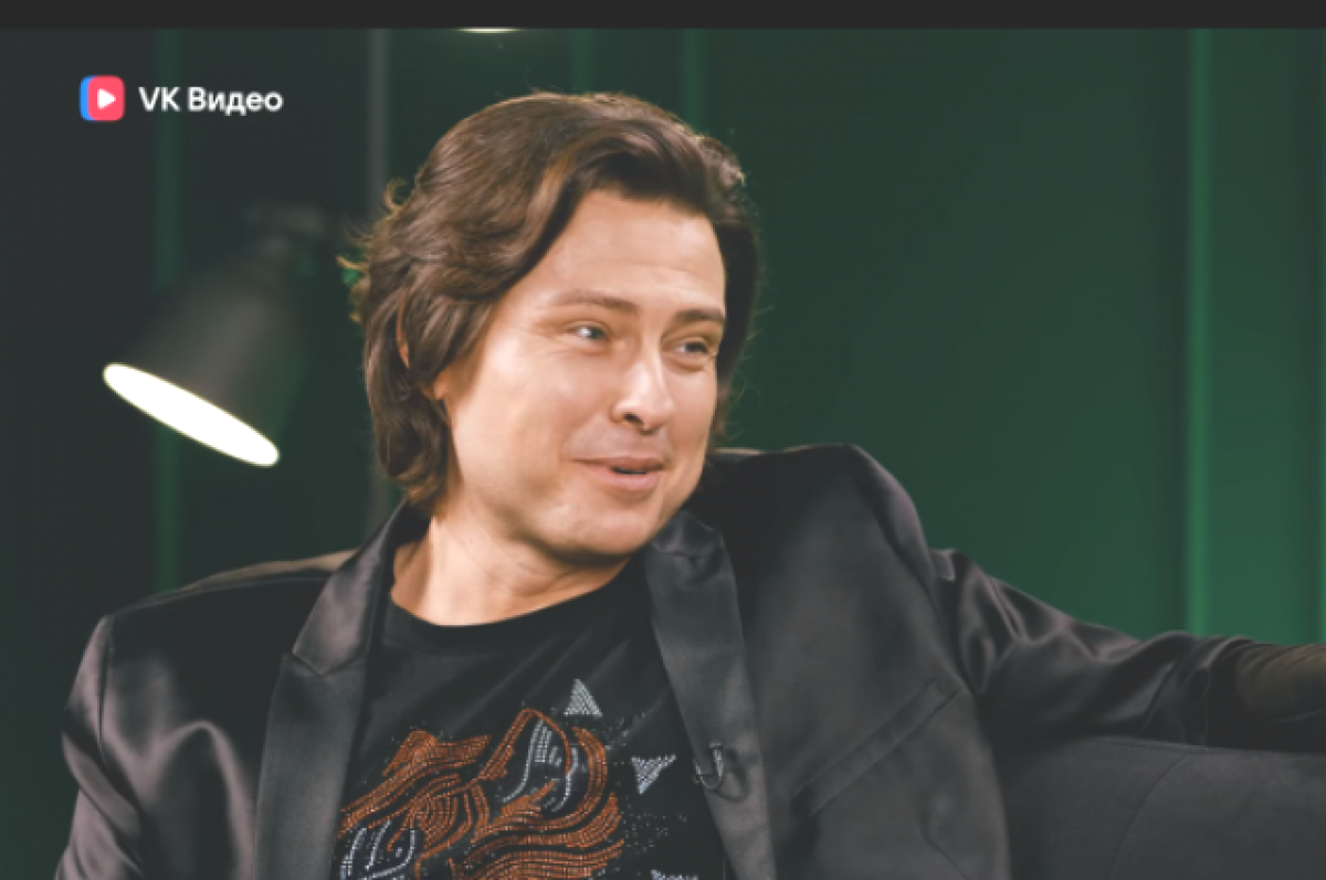    Прохор Шаляпин похвалился подругами, ломающими кровати, в шоу «Контакты»