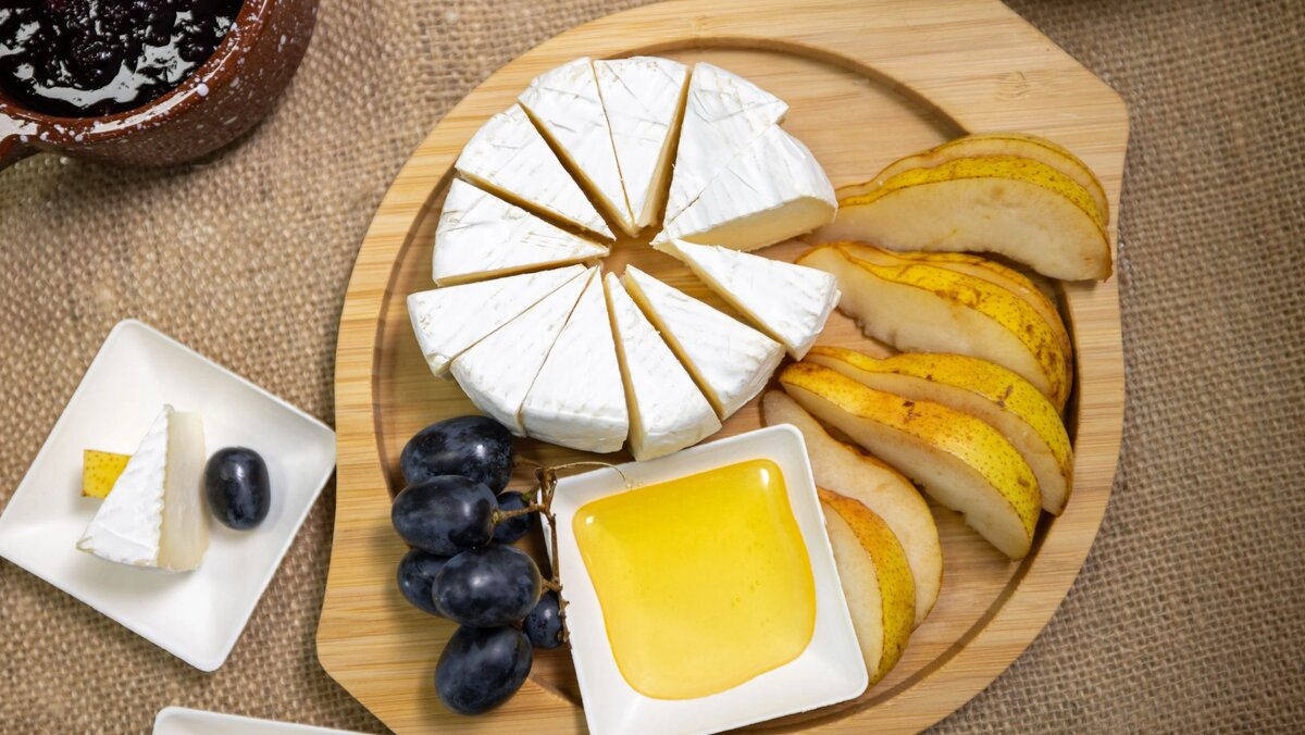 Как открыть сир. Сыр бри. Сыр эдам эдамер. Сыр дор блю. Сыр никольский беларусь.