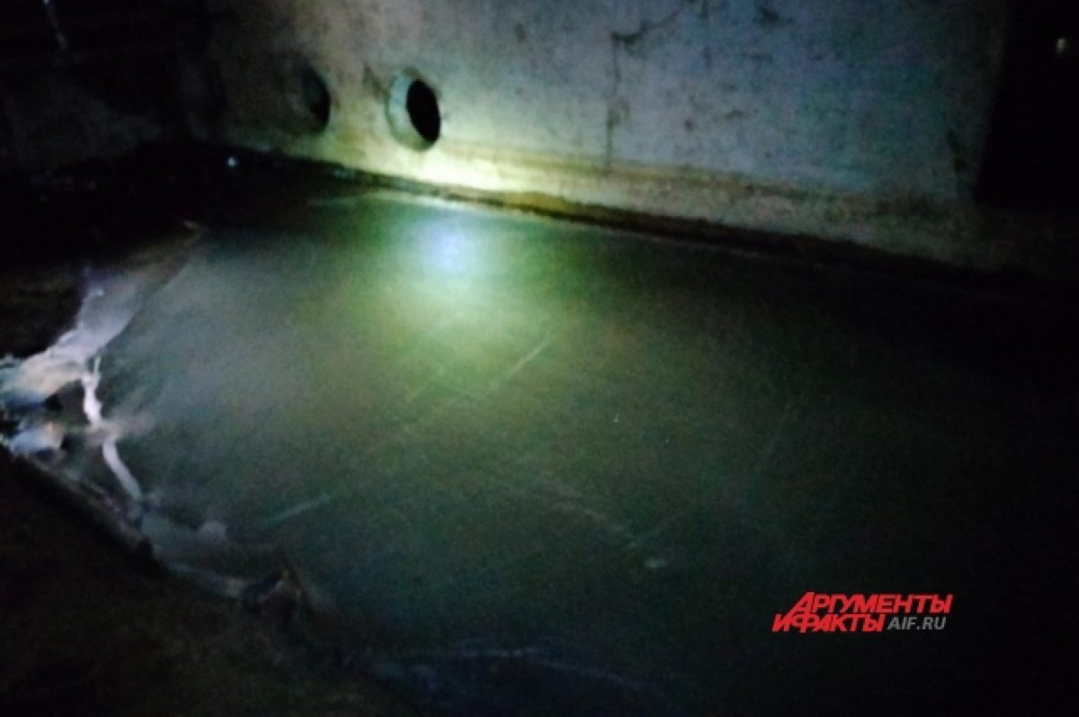    В Твери рушится фундамент дома, а его подвал стал «выгребной ямой»