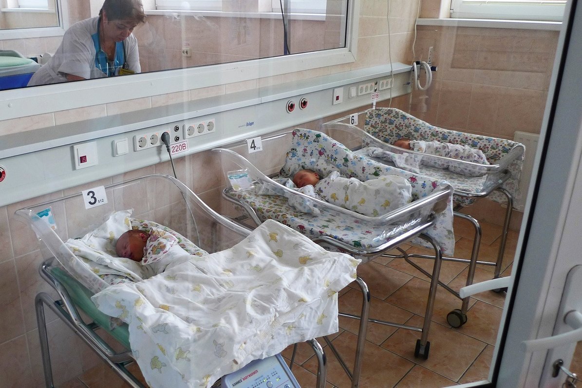 Чьи-то "подарки" в роддоме. Иллюстрация из открытых источников.