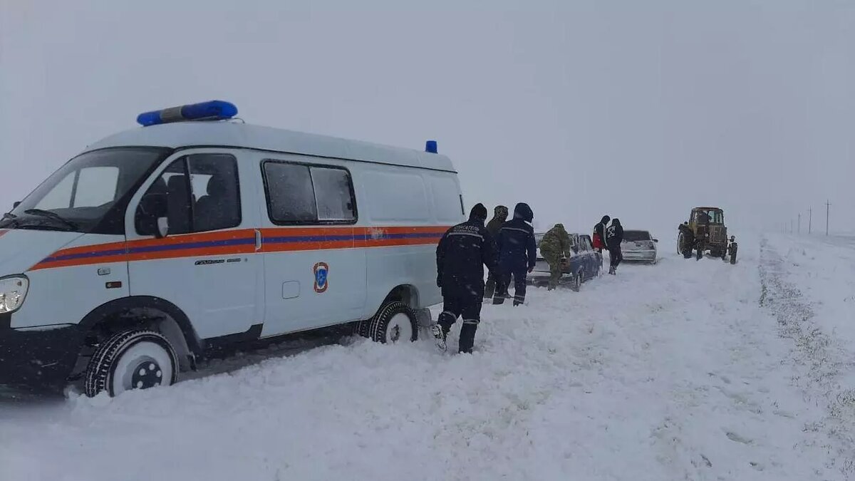     В Ростовской области пробки на участках трассы М-4 «Дон» возникают из-за дорожных работ, сообщили в правительстве региона.