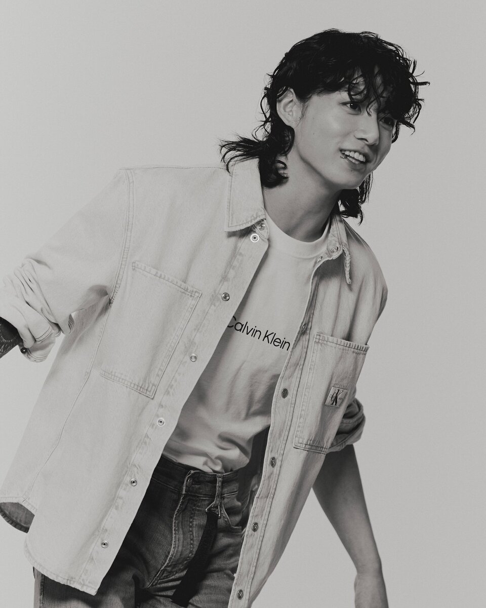 Чонгук бтс кельвин кляйн. Чон чонгук кельвин кляйн. Чонгук бтс 2023. Чонгук фотосессия кельвин кляйн 2023. Jungkook calvin.