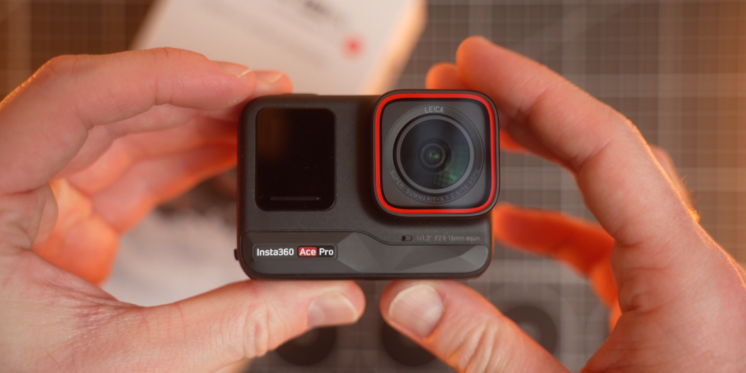 Insta360 Ace Pro - cупер экшн-камера с откидным дисплеем.