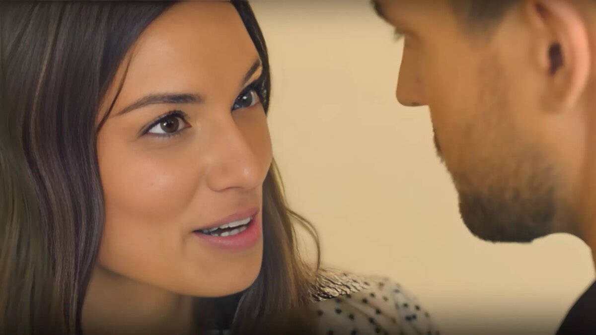     Российский сериал «Постучись в мою дверь в Москве», снятый по сценарию популярнейшей турецкой романтической комедии, вызывал противоречивую реакцию отечественных зрителей