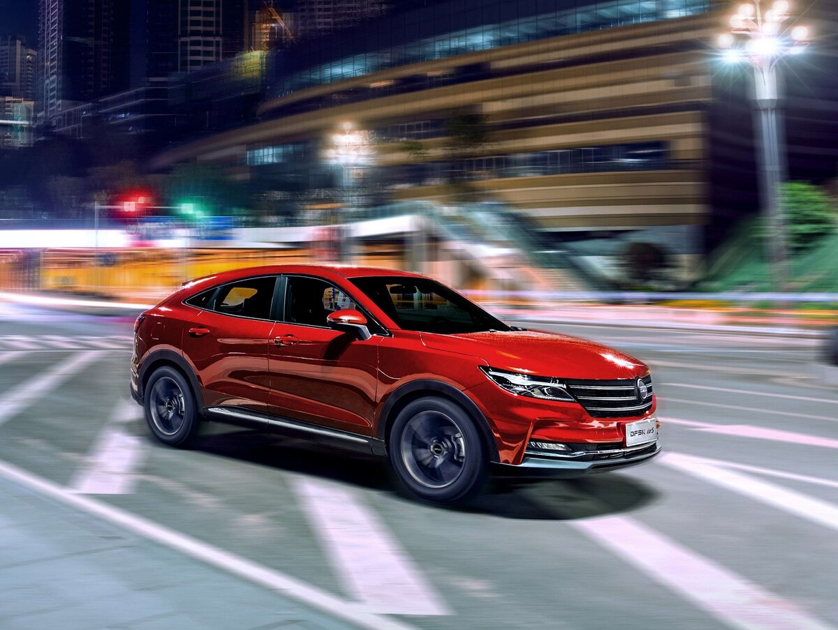 На фото: Купеобразный кроссовер DFSK ix5