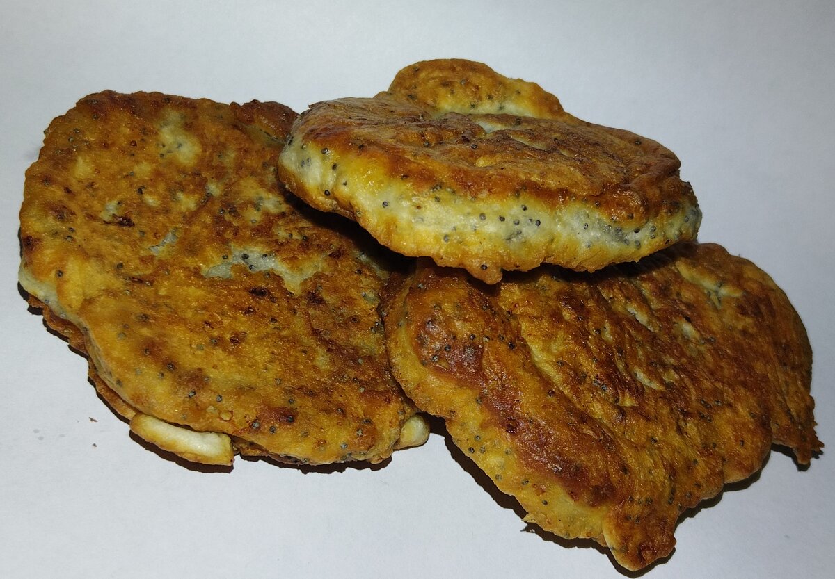 Оладьи маково творожные.