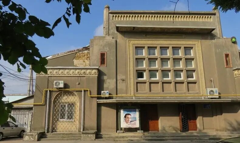 Здание бывшего кинотеатра "Родина"