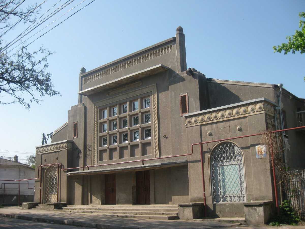 В этом зании находился кинотеатр Родина