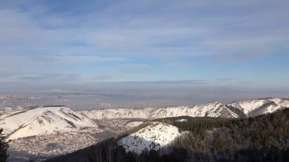     В Красноярске, по заявлению властей, количество загрязняющих веществ в воздухе сократилось на 14%. Красноярцы в соцсетях пишут, что «не ощутили» этого.